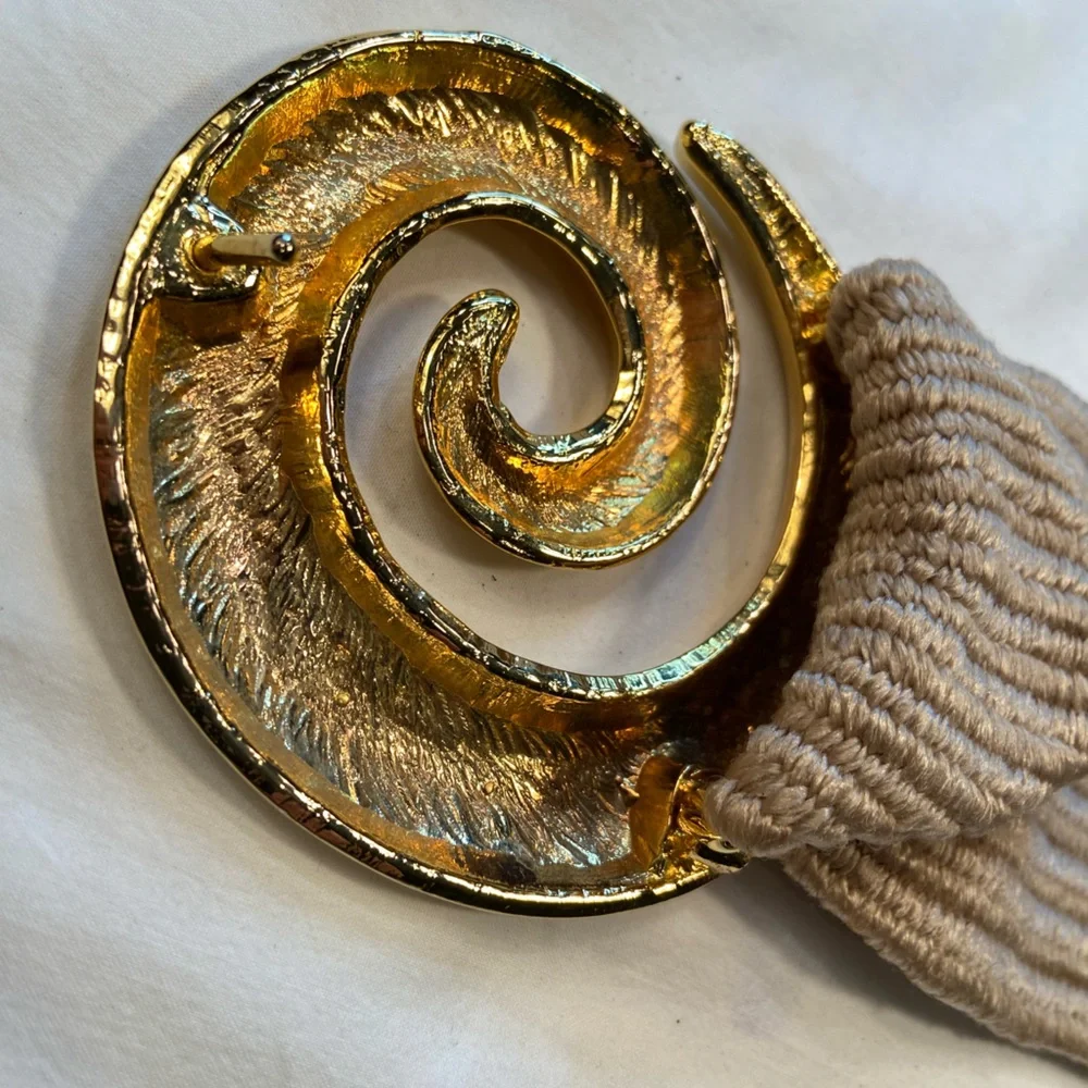 Vintage Gold‎ tone Swirl belt buckle and stretch belt